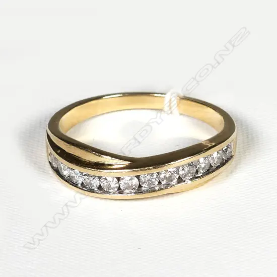 9CT GOLD AND DIAMOND CROSSOVER RING WITH VALUATION PAPERS