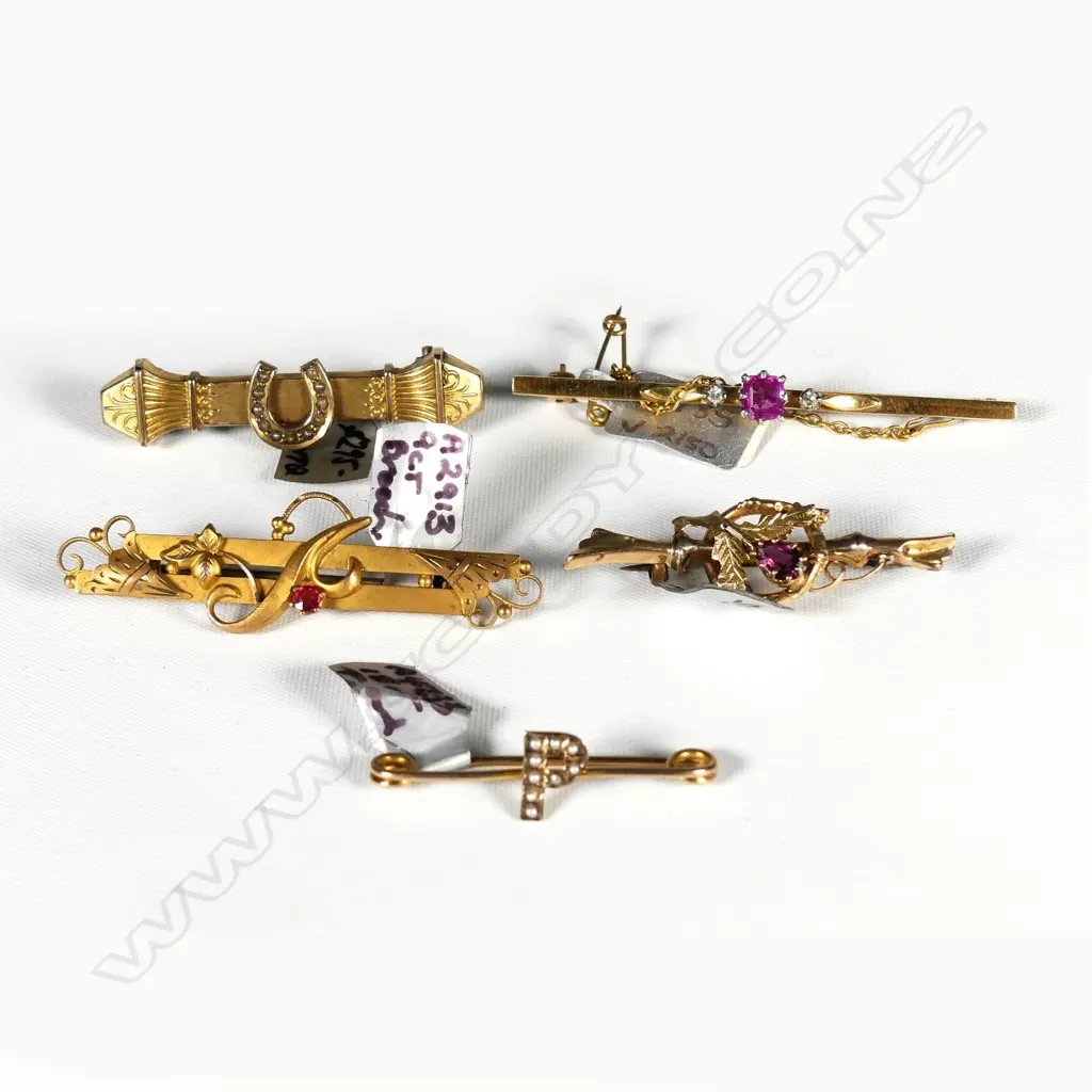 FIVE ANTIQUE BROOCHES 1 X 18CT/4 X 9CT Image 1++