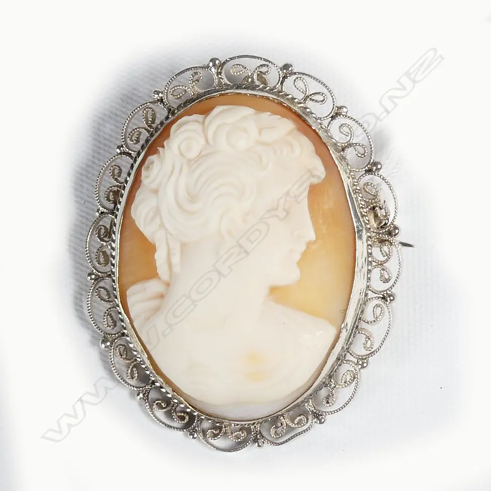 VICT. SILVER CAMEO BROOCH  Image 1++