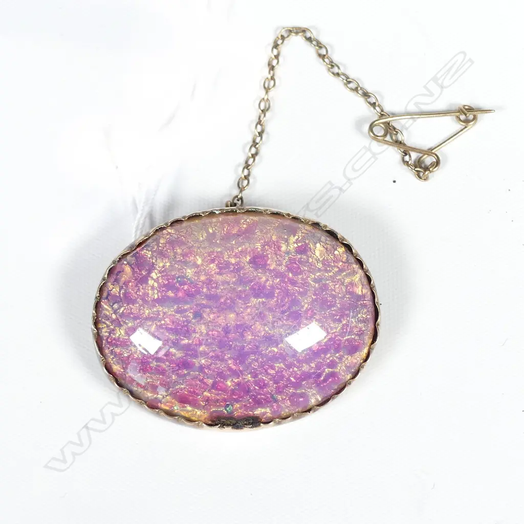 9CT GOLD AND FAUX OPAL STONE BROOCH  Image 1++
