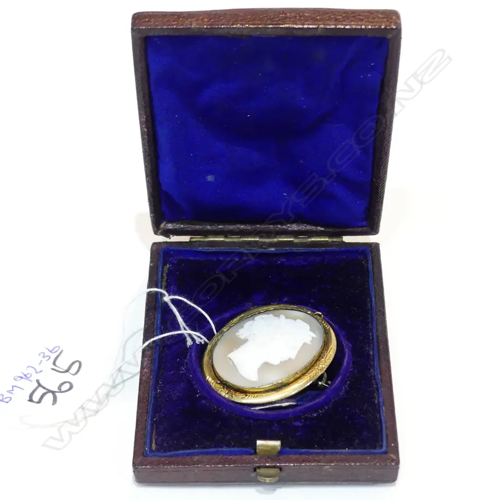 OLD CAMEO IN BOX  Image 1++