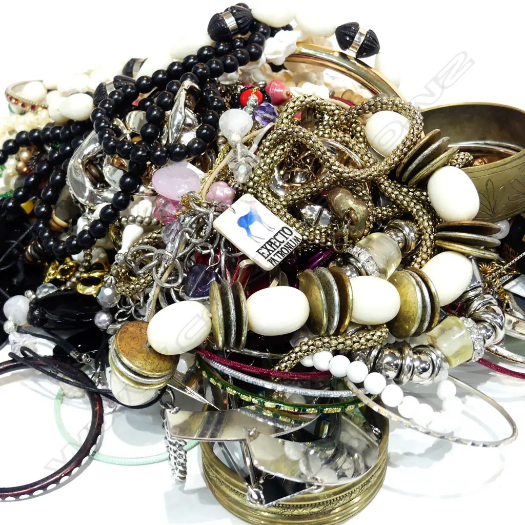 LARGE CONTAINER OF COSTUME JEWELLERY Image 1++