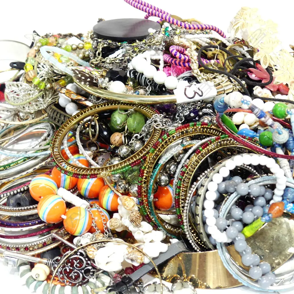 LARGE CONTAINER OF COSTUME JEWELLERY Image 1++