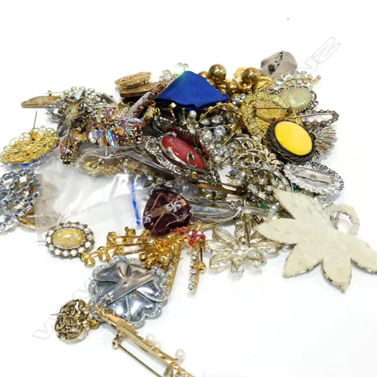 ASSORTED DIAMANTE NECKLACES ETC