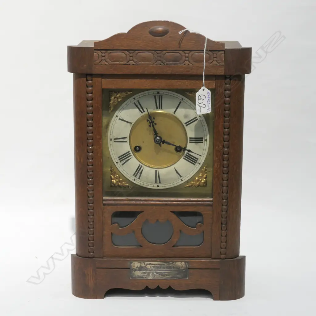 1920's MANTLE CLOCK WITH KEY & PENDULUM Image 1++