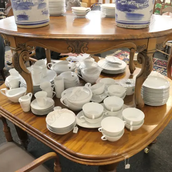 12 PLACE HUTCHENREUTHER DINNER SERVICE