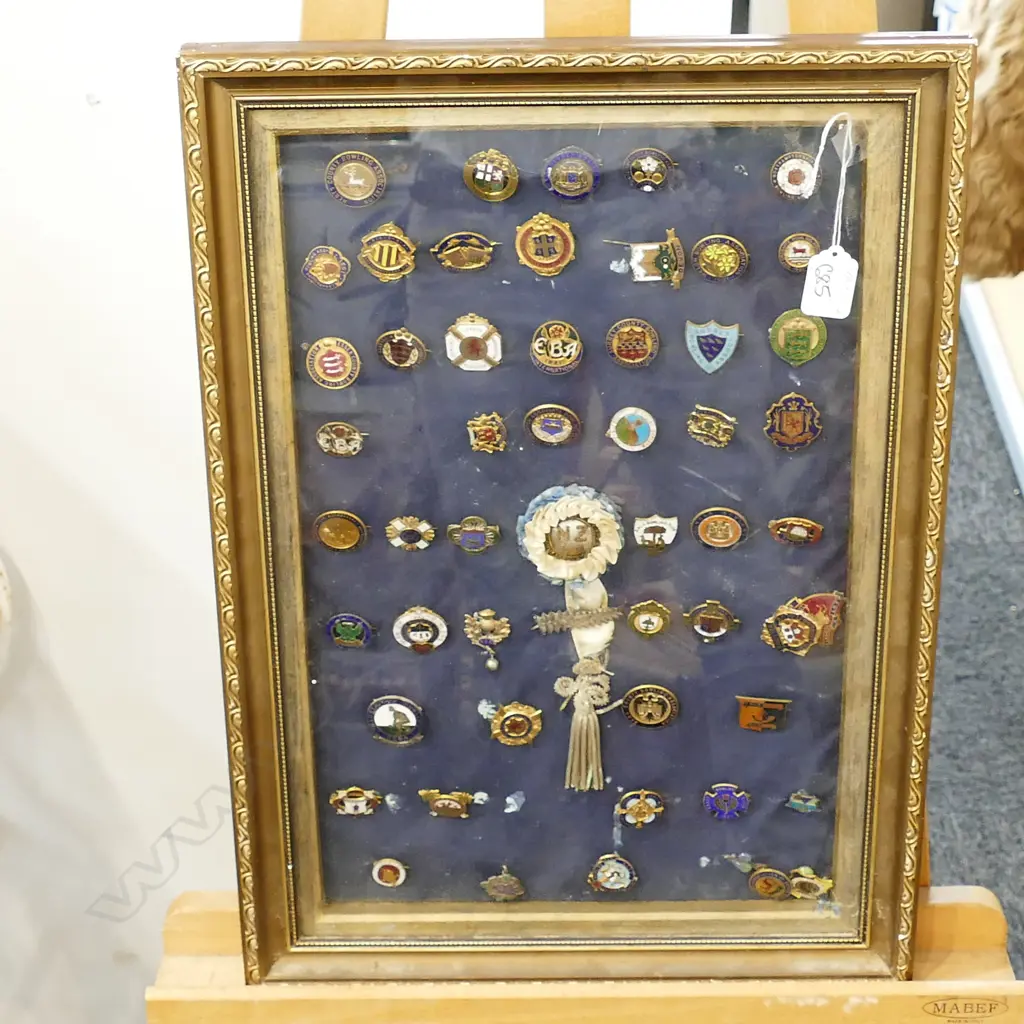 FRAMED COLLECTION ENAMELLED BOWLING MEDLAS Image 1++