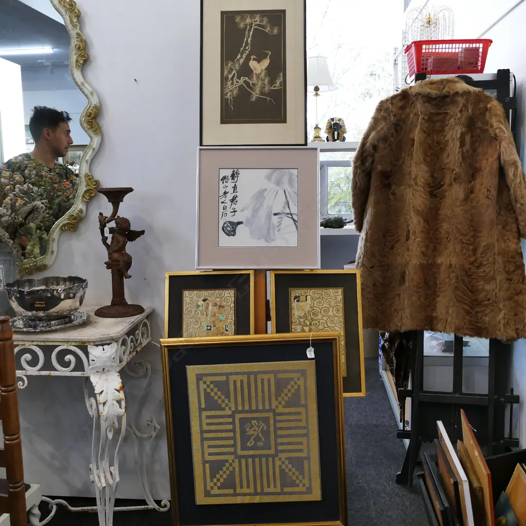 5 PICTURES; 2 SILK, 2 KLIMT PRINTS, ONE OTHER Image 1++