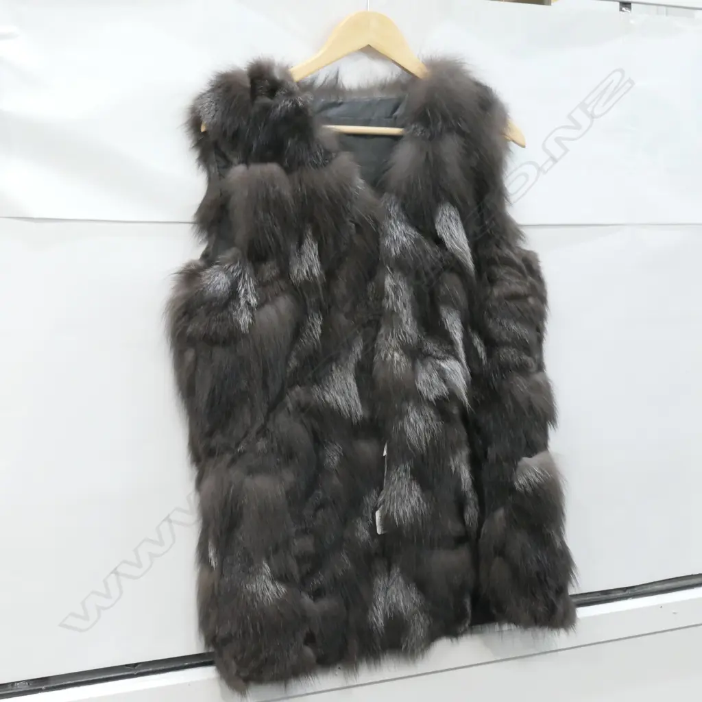 FUR JACKET SLEEVELESS GREY HIGHLIGHTS SIZE L Image 1++