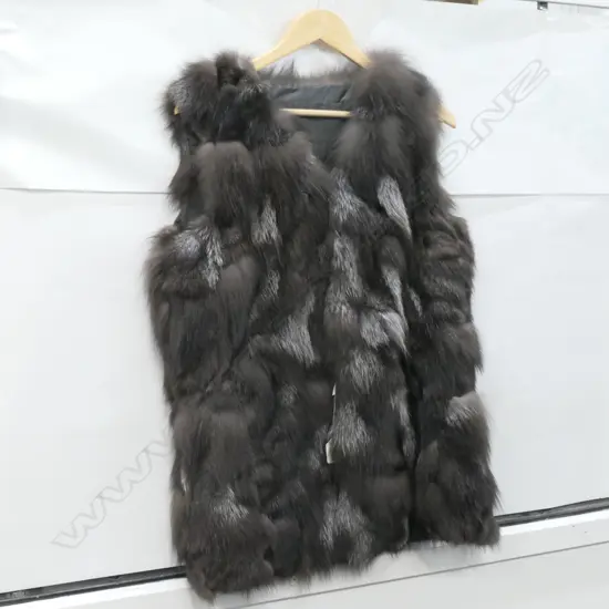 FUR JACKET SLEEVELESS GREY HIGHLIGHTS SIZE L