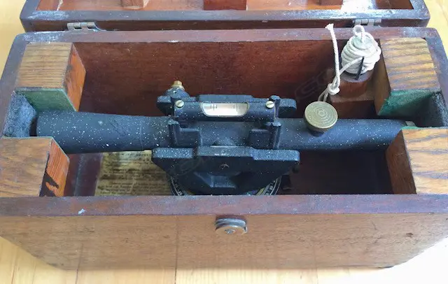 ANTIQUE BERGER SURVEYOR'S TRANSIT LEVEL MODEL 127 MADE IN BOSTON , USA. WITH ORIGINAL DOVETAILED INSTRUMENT 60X ABD WOOD Image 1++