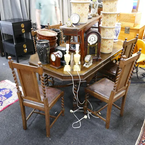 1920'S OAK BARLEY TWIST EXT. TABLE WITH TWO LEAVE & 6 CHAIRS