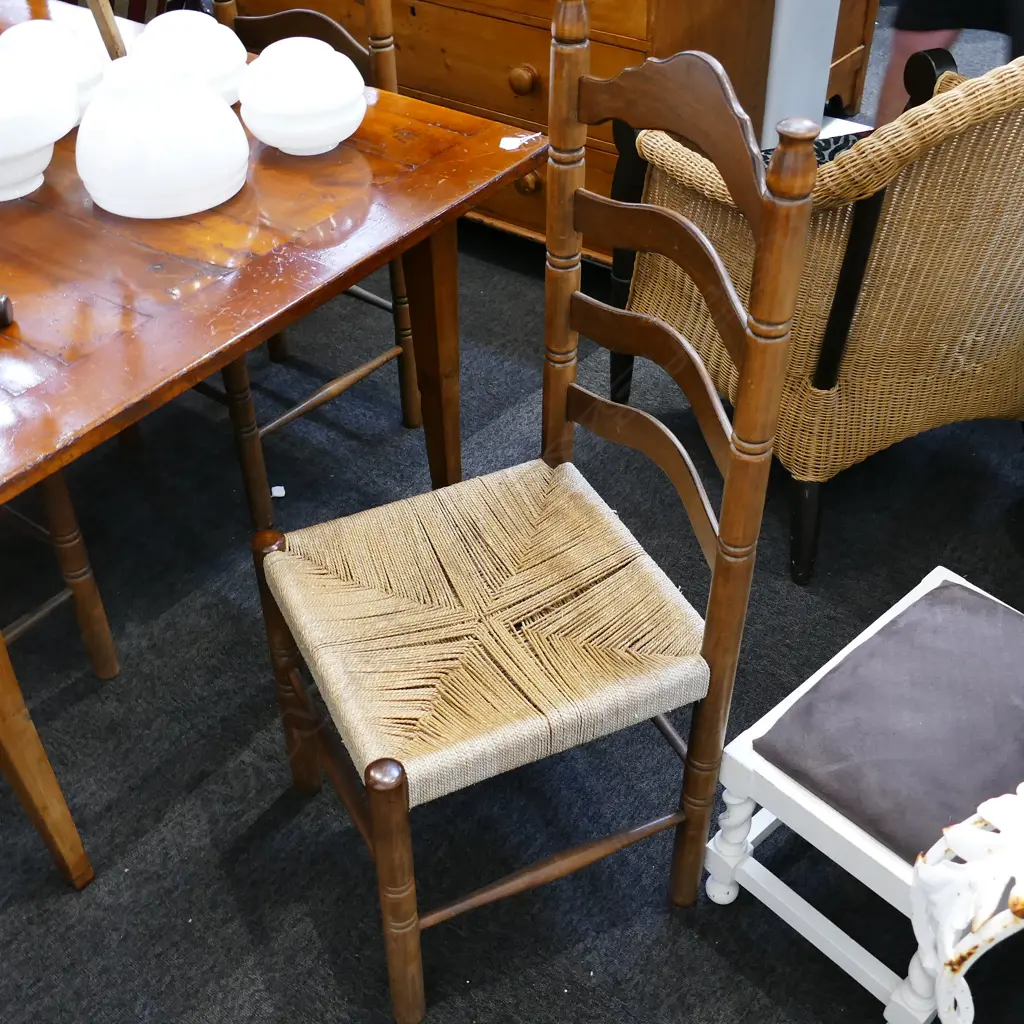 6 LADDER BACK RUSH SEATED CHAIRS Image 1++