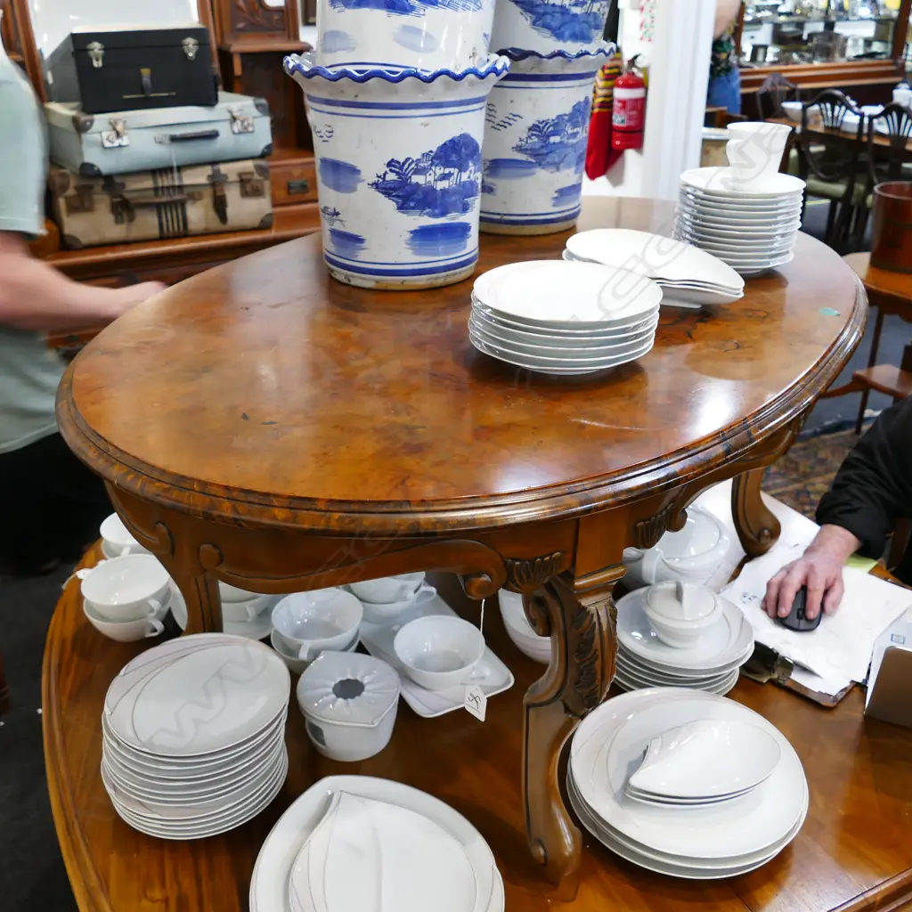 BURR WALNUT OCCASIONAL TABLE W. 1200 Image 1++