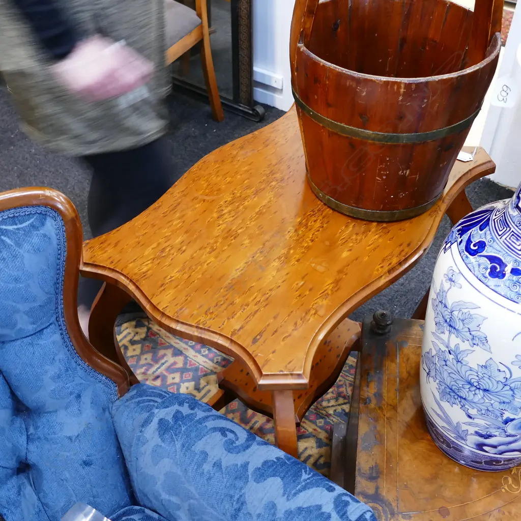 MOTTLED KAURI SIDE TABLE W STRETCHER BASE W. 580MM  Image 1++