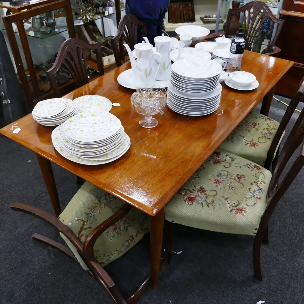 RETRO TEAK DINNER TABLE WITH TAPERED LEGS Image 1++