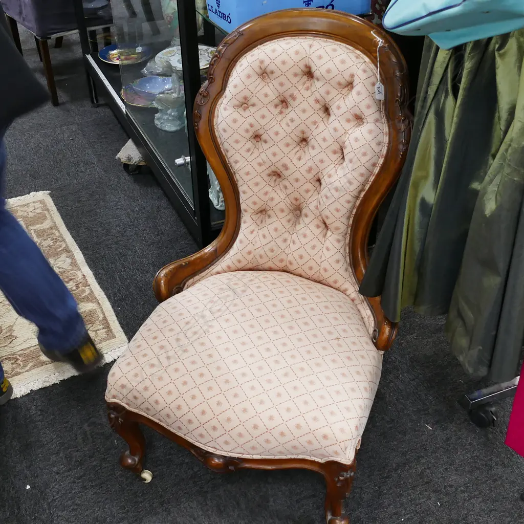 VICT. WALNUT GRANDMOTHER CHAIR Image 1++