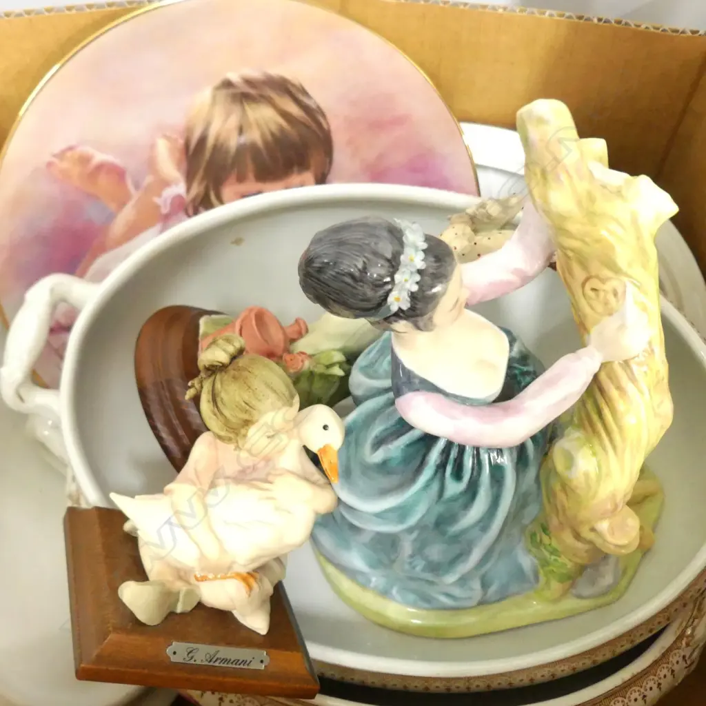 LOT DOULTON TUREENS/ITALIAN FIGURES PLATE ETC Image 1++