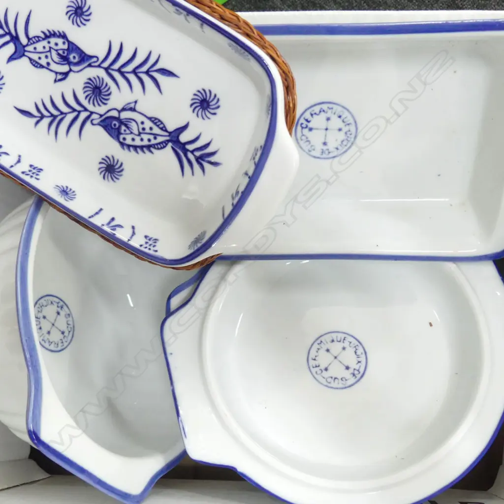 BOX LOT 4 PCES FRENCH COOKWARE ETC Image 1++
