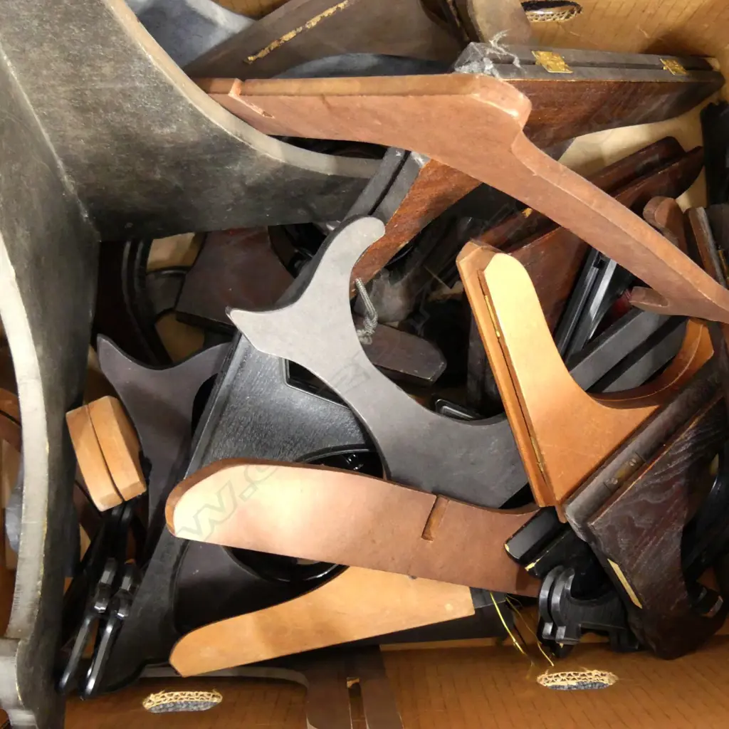 BIG BOX OF PLATE STANDS Image 1++