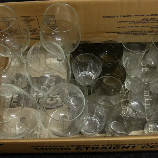 BOX LOT 6 GROSVENOR WINE GLASSES, 4 MAORI DESIGN GLASSES ETC