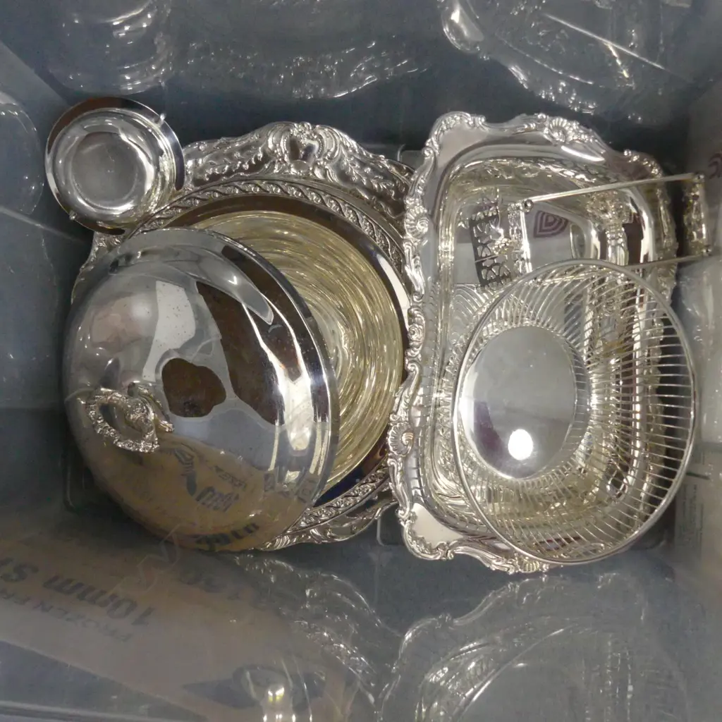 LOT ASST EP TRAYS/ DISHES/ BASKETS ETC  Image 1++