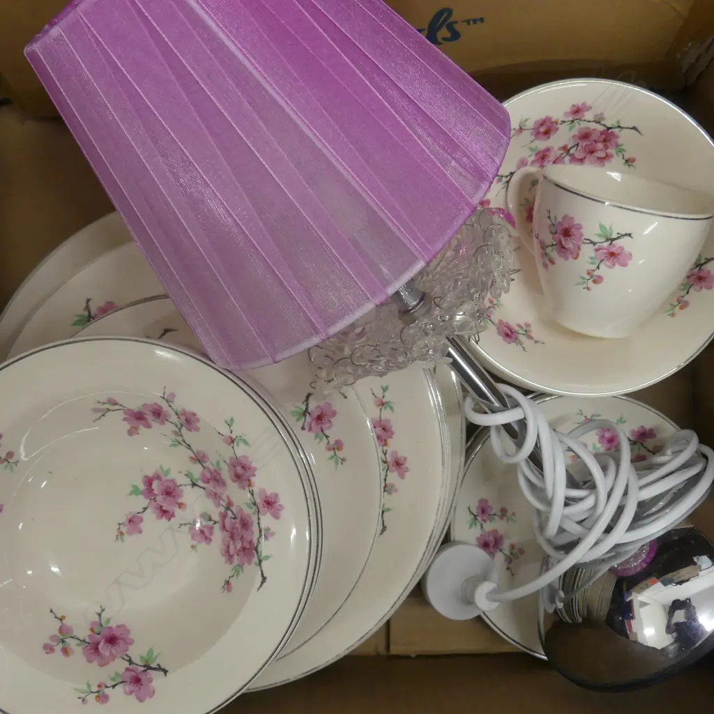 33 PCE JOHNSON BROS CHERRY BLOSSOM DINNERSET AND PINK LAMP Image 1++