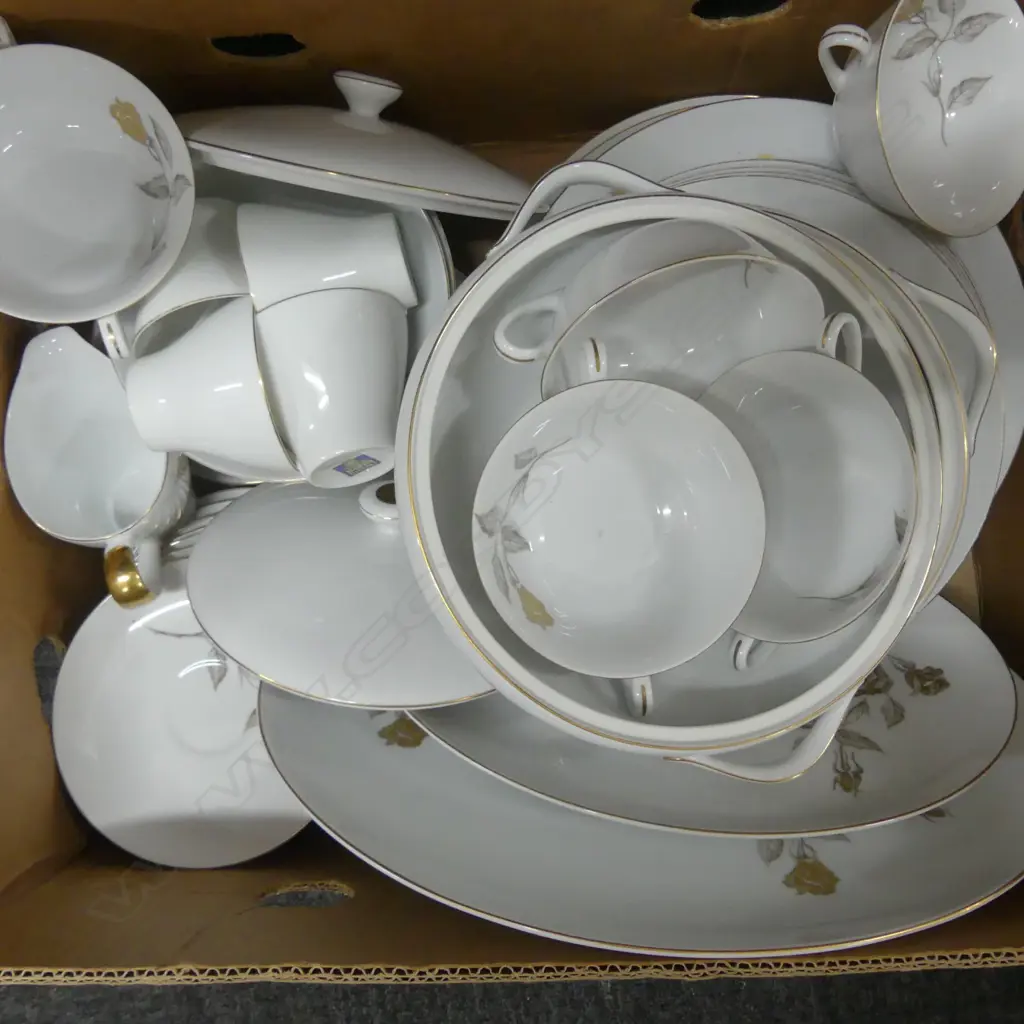 47 PCE NARUMI 'DAMASK ROSE'; 6 MAIN, 5 ENTREE, 2 PLATTER, 3 BOWL, 6 SIDE PL, 4 CUP, 6 SOUP, JUG, 10 SAUCERS, 2 TUREEN Image 1++