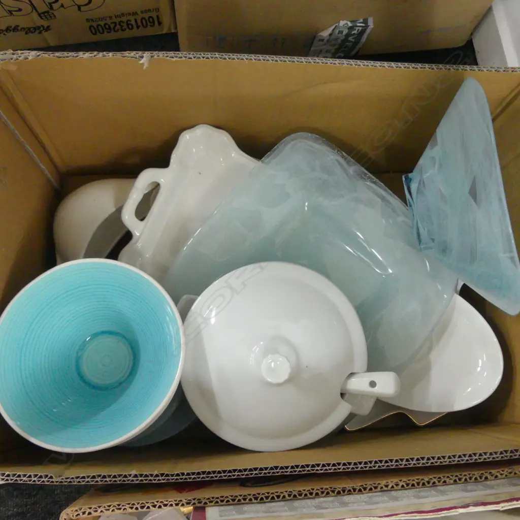 BOX LOT ASST. KITCHENWARE Image 1++