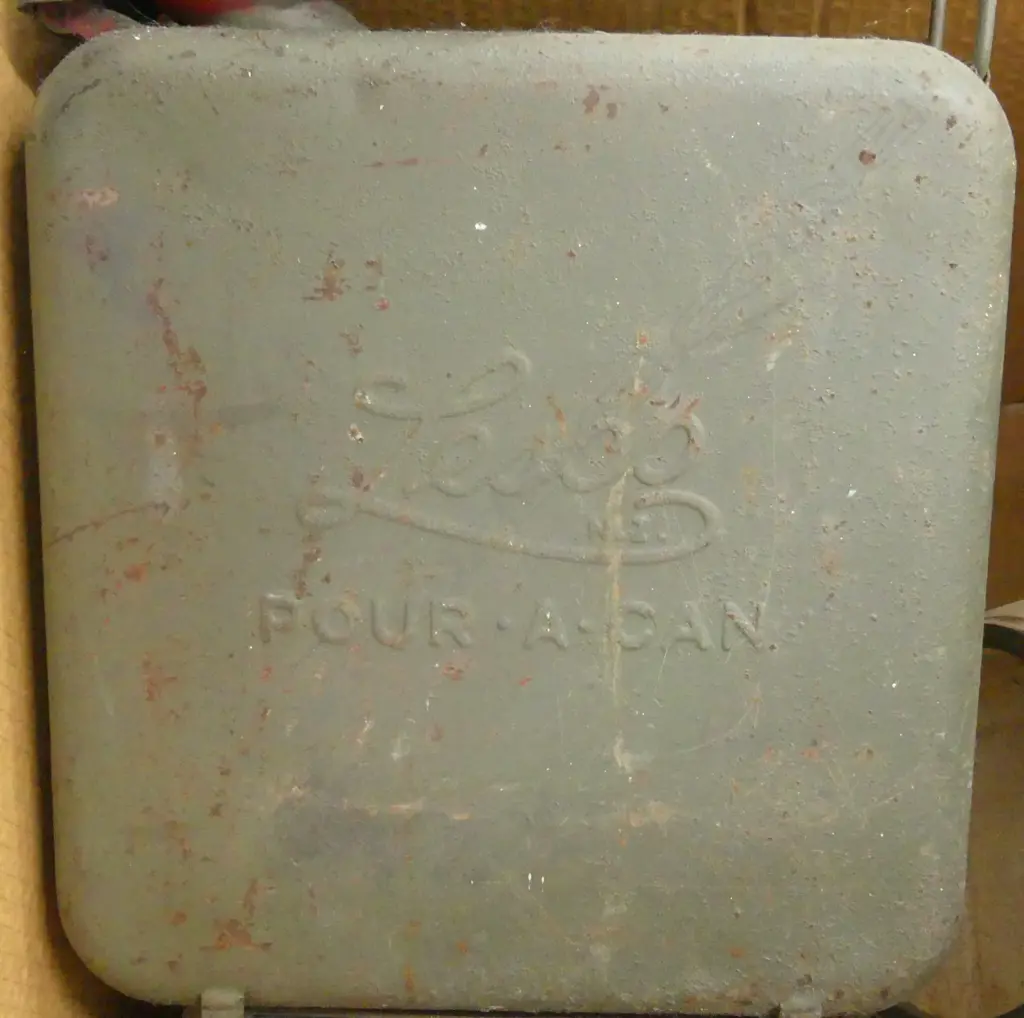 LOT ASST. INCL A/F CHAIR - PETROL CAN ETC Image 1++