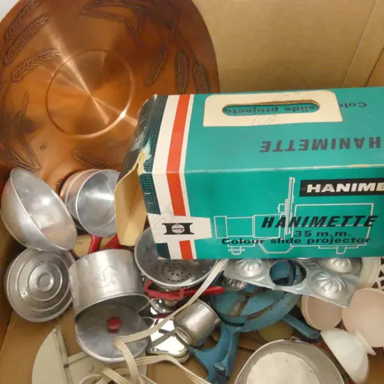 LOT ASST INCL. SLIDE PROJECTOR / COPPER BOWL / KITCHENALIA