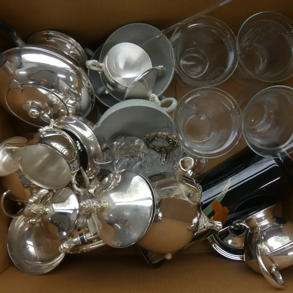 LOT W/WOOD /OTAGIRI VASE/COCKTAIL GLASSES /EP WARE ETC Image 1++