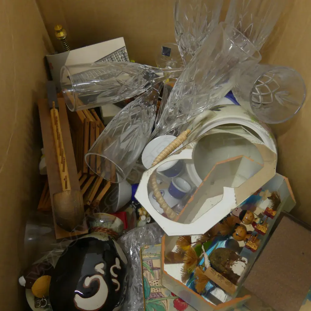 BOX OF INTERESTING TRAVEL COLLECTABLES Image 1++