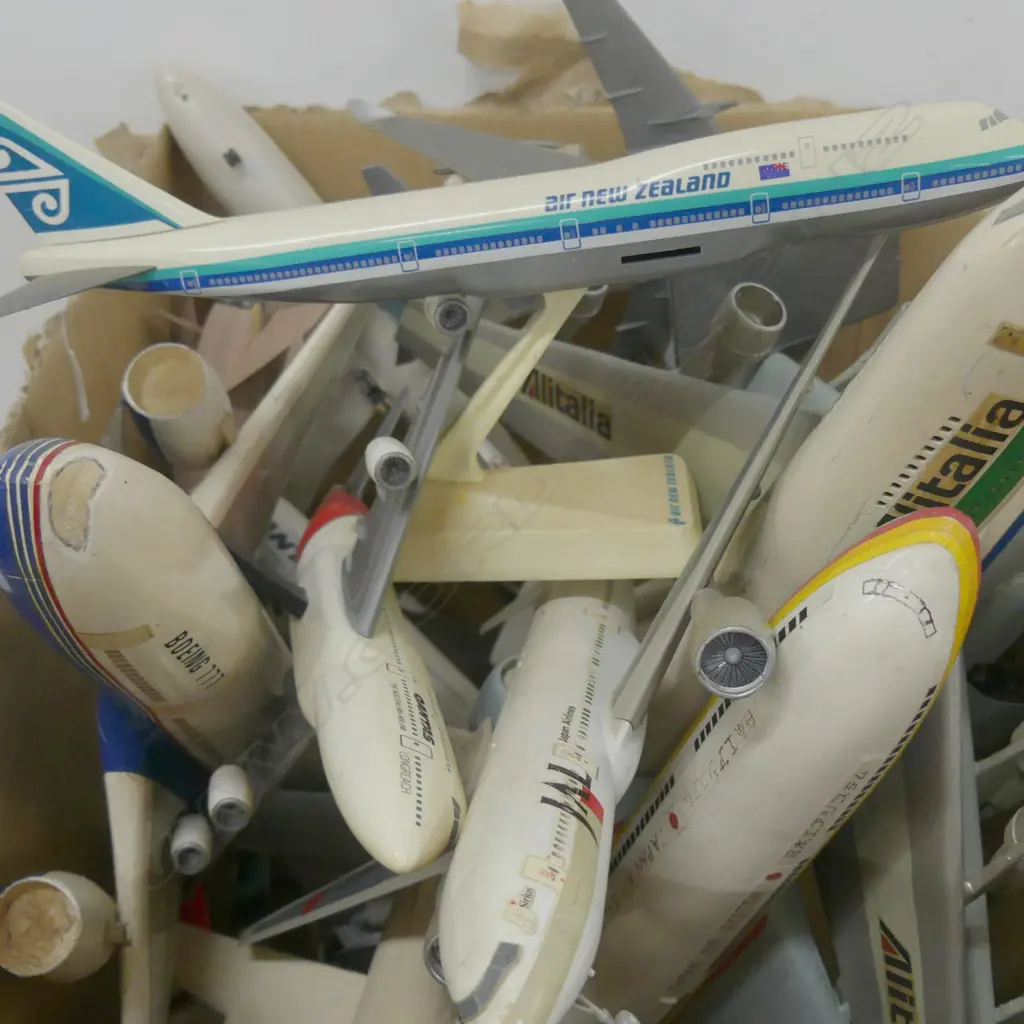 BOX OF MODEL PLANES Image 1++