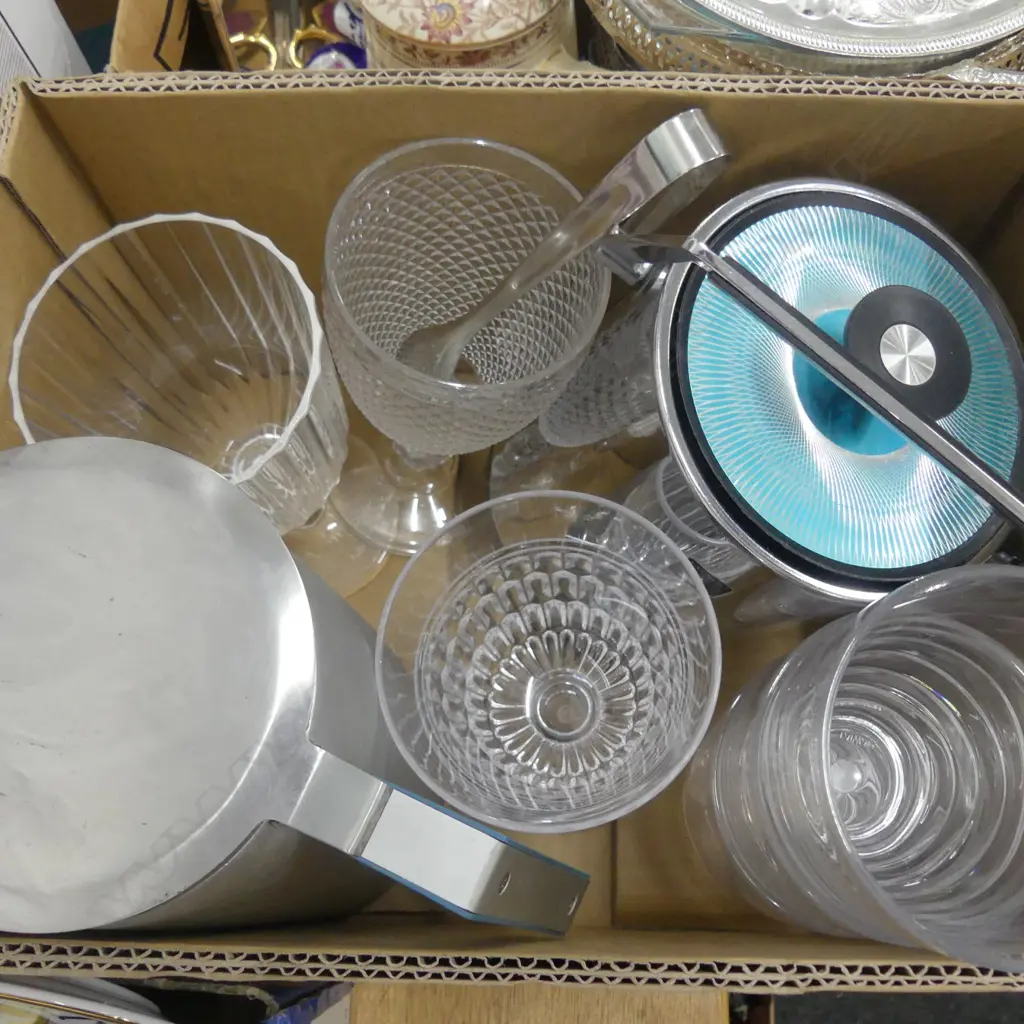 BOX LOT RETRO THERMOS AND ICE BUCKET ETC Image 1++