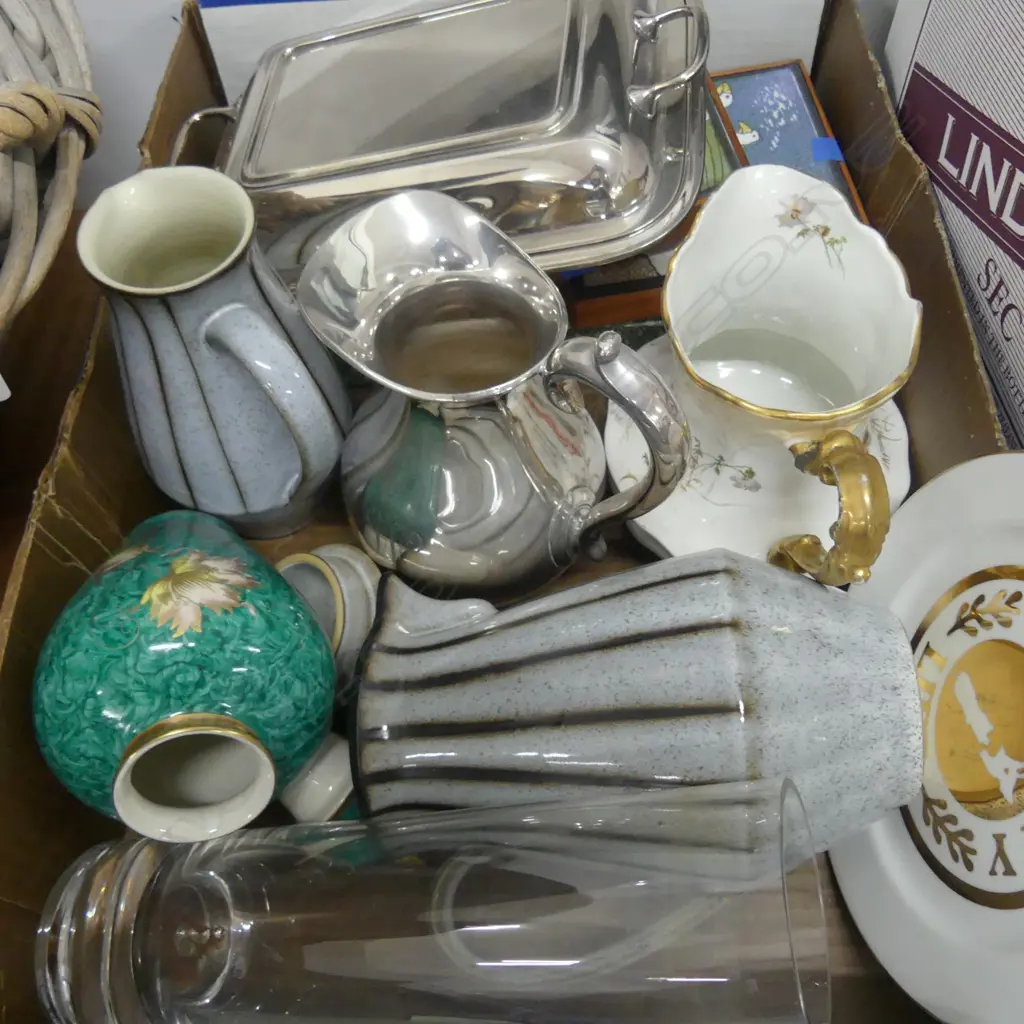LOT ENTREE DISH/CHINA/CRYSTAL VASE ETC Image 1++