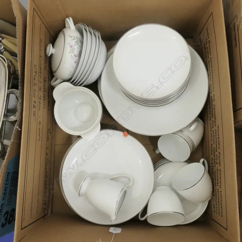 HUTSCHENREUTHER DINNER SERVICE + PART TEA SET Image 1++