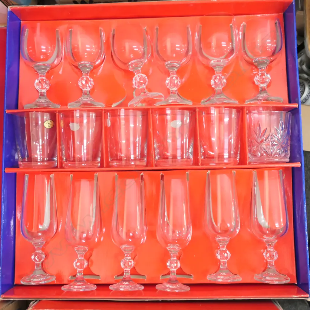 18 PC BOXED CLAUDIA GLASS SET Image 1++