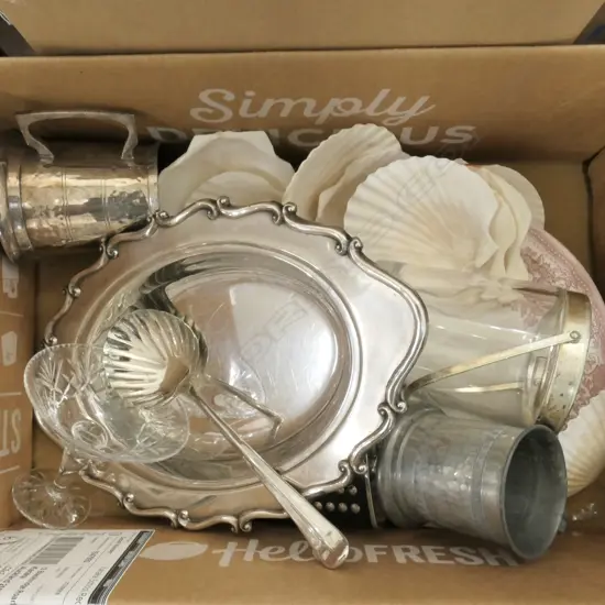 BOX LOT EP, TANKARDS, CROWN LYNN, SHELLS ETC