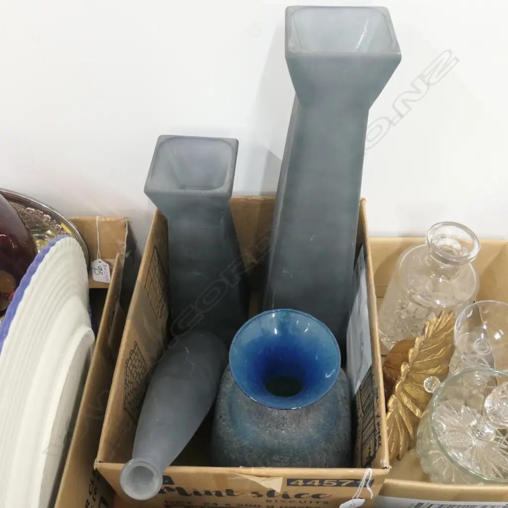 BOX LOT FROSTED BLUE GLASS VASES Image 1++