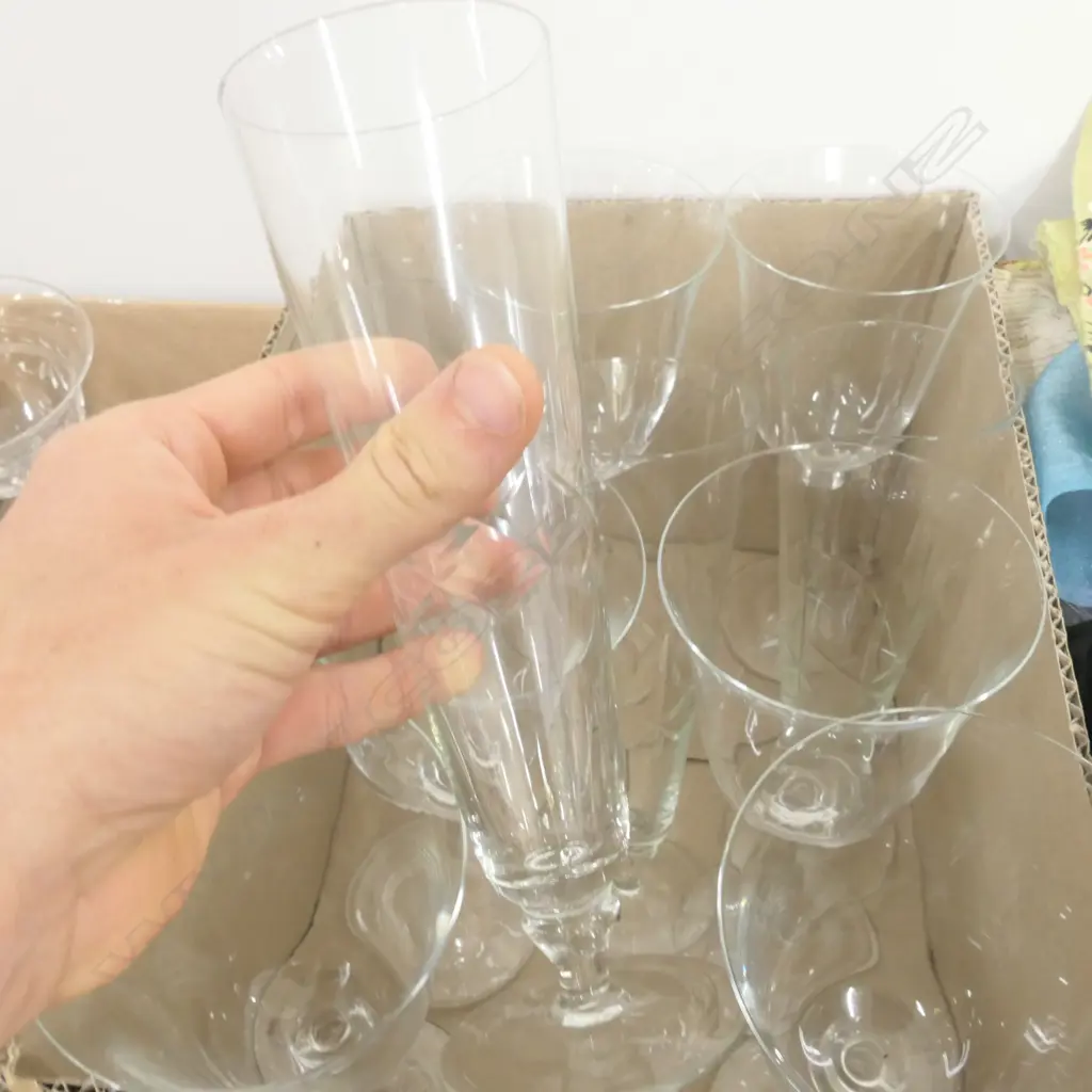 BOX LOT SET OF 6 WINE GLASSES AND 4 CRYSTAL CHAMPAGNE FLUTES Image 1++