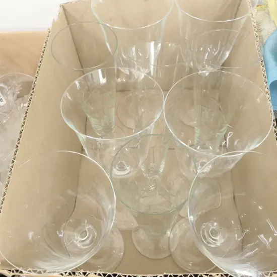 BOX LOT SET OF 6 WINE GLASSES AND 4 CRYSTAL CHAMPAGNE FLUTES