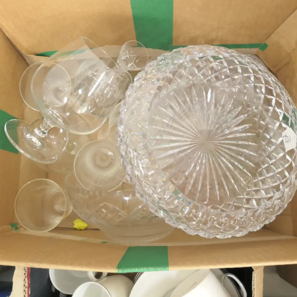 LOT ASST CRYSTAL /GLASSES/JUG/BOWLS ETC Image 1++