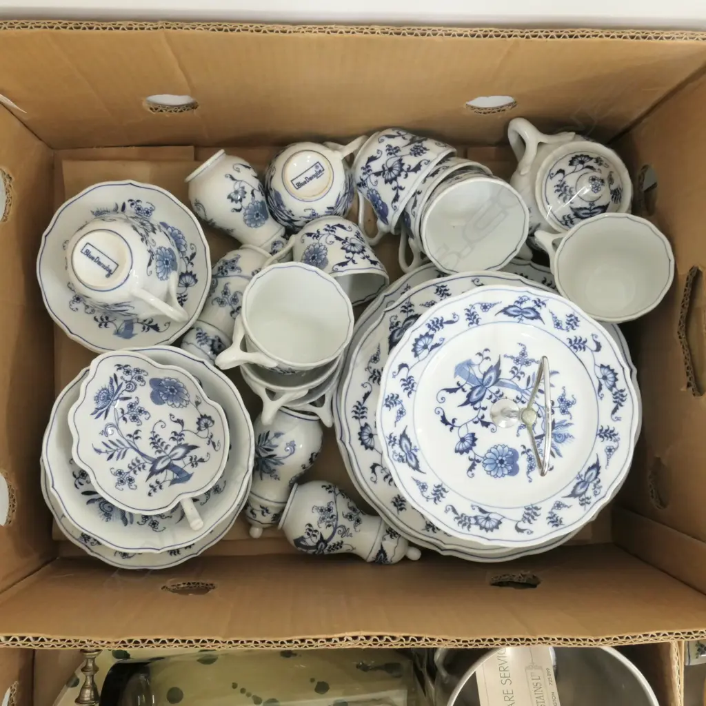 BOX LOT 44 PCE 'BLUE DANUBE' INCL. 5 PLATES, 8 SAUCERS, 10 CUPS, 4 BOWLS, 4 SHAKERS, SUGAR, STAND ETC Image 1++