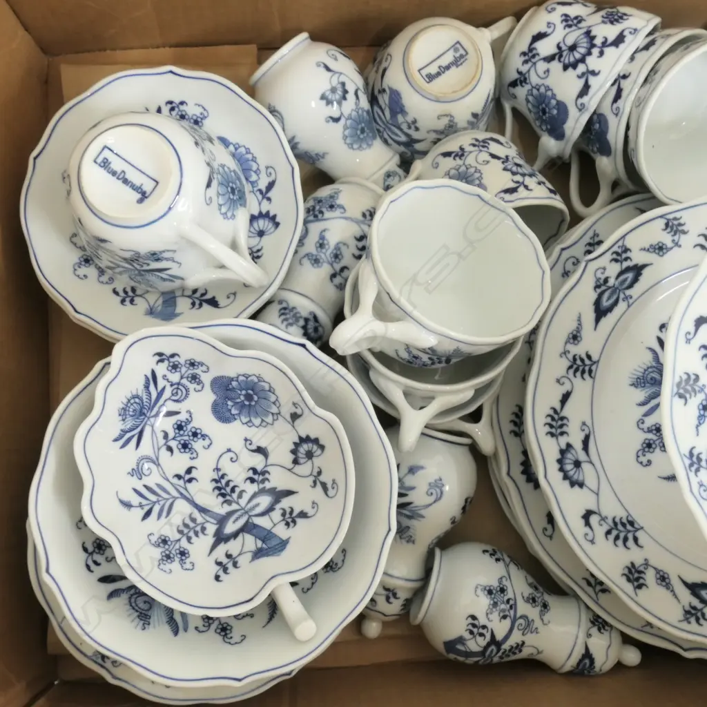 BOX LOT 44 PCE 'BLUE DANUBE' INCL. 5 PLATES, 8 SAUCERS, 10 CUPS, 4 BOWLS, 4 SHAKERS, SUGAR, STAND ETC Image 1++