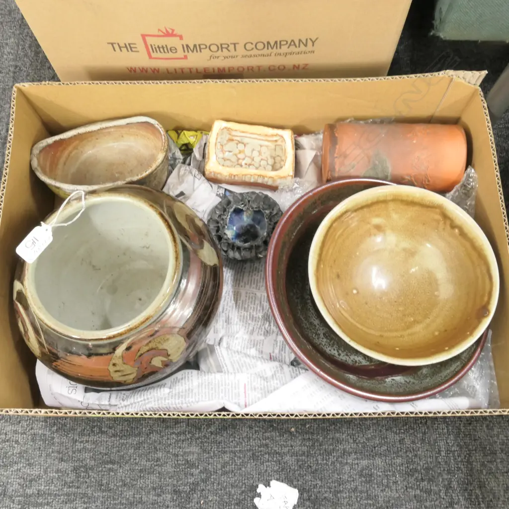 BOX OF MAINLY NZ STUDIO POTTERY 7 PCES Image 1++