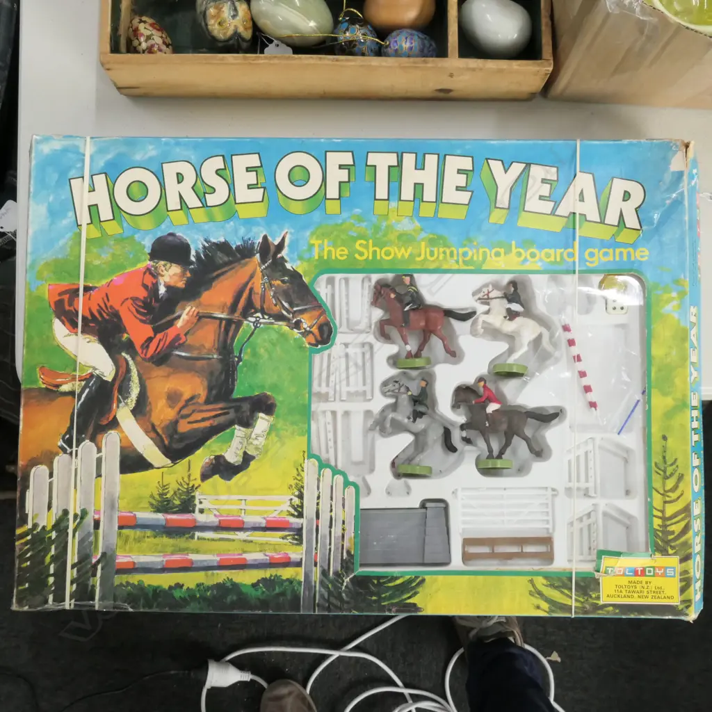 SHOWJUMPING GAME BY TOLTOYS C1970 Image 1++