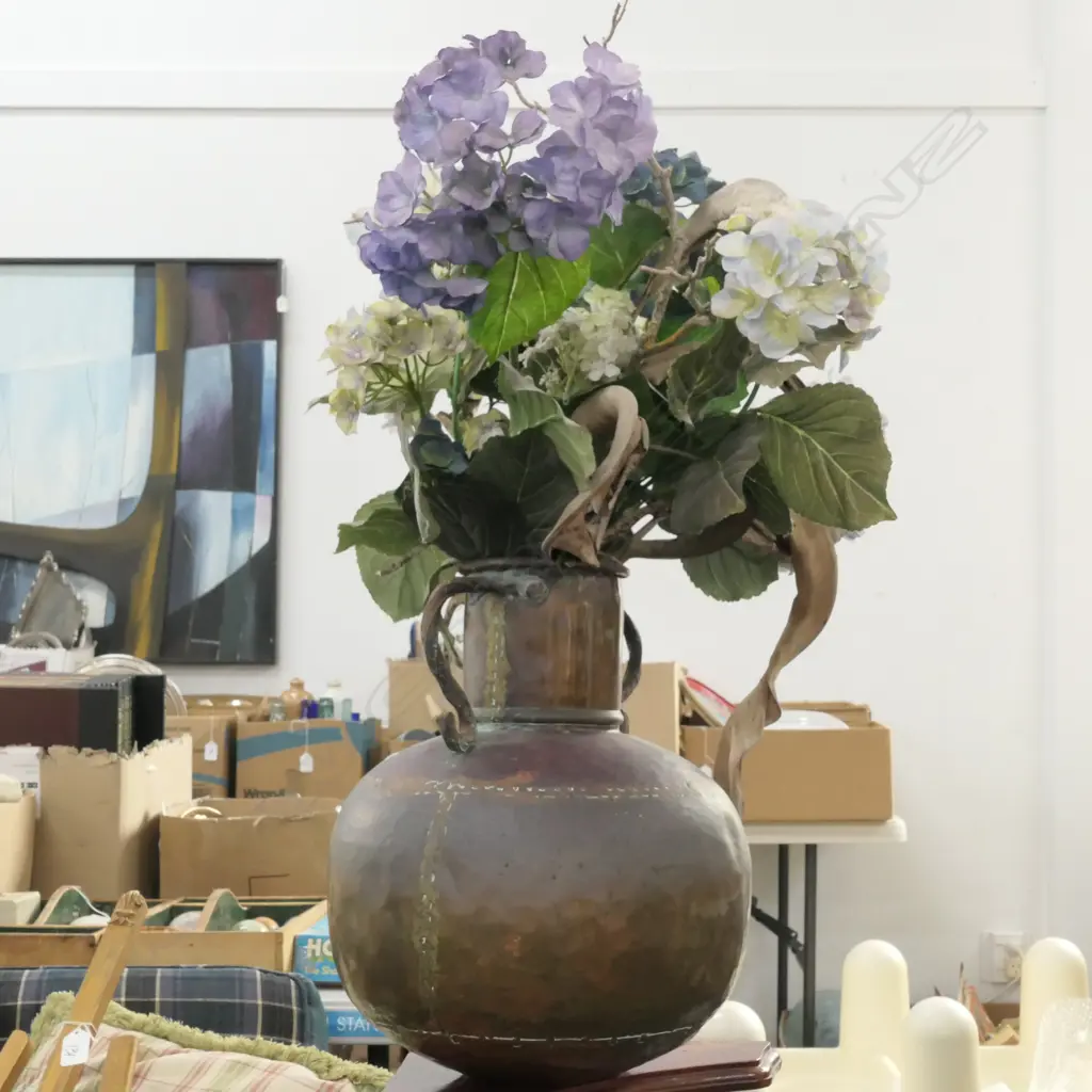 COPPER POT WITH FLOWERS Image 1++