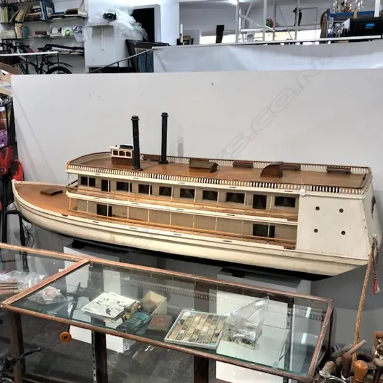 VERY LGE VINTAGE MODEL MISSISSIPPI RIVER BOAT 2.8m