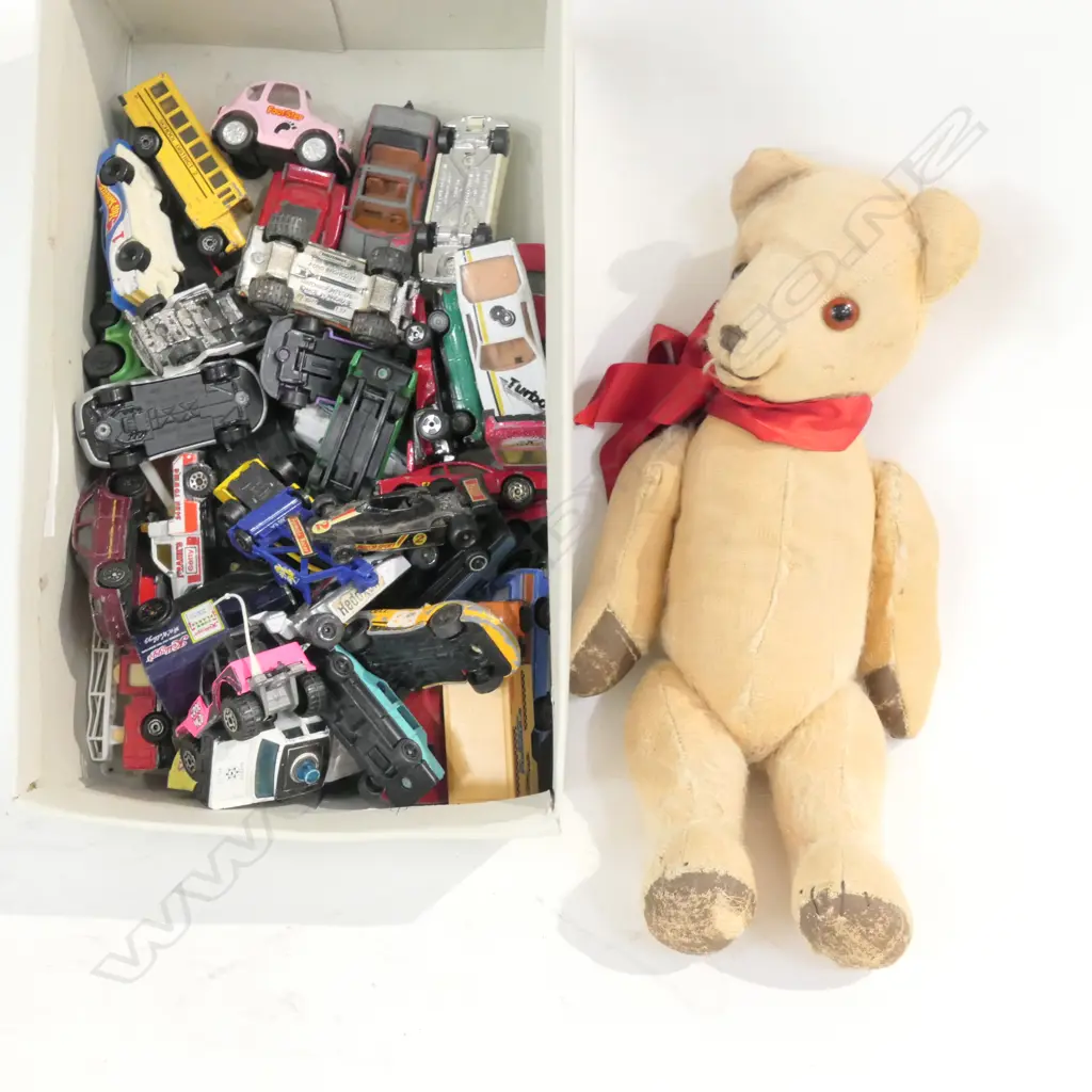 LOT ASST MATCHBOX CARS + TEDDY Image 1++